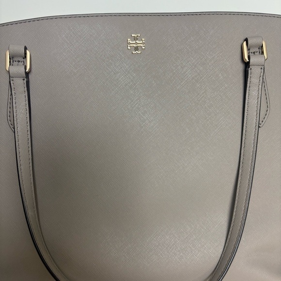 Tory Burch Emerson Large Tote - Picture 3 of 12